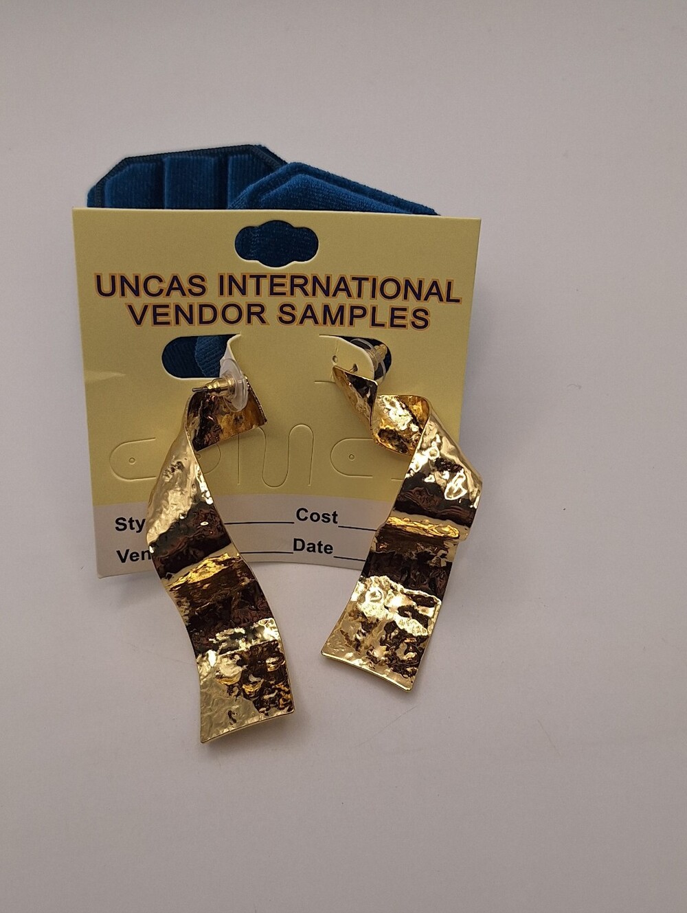 NWT Gold Tone Hammered Twisted Ribbon Statement Drop Earrings